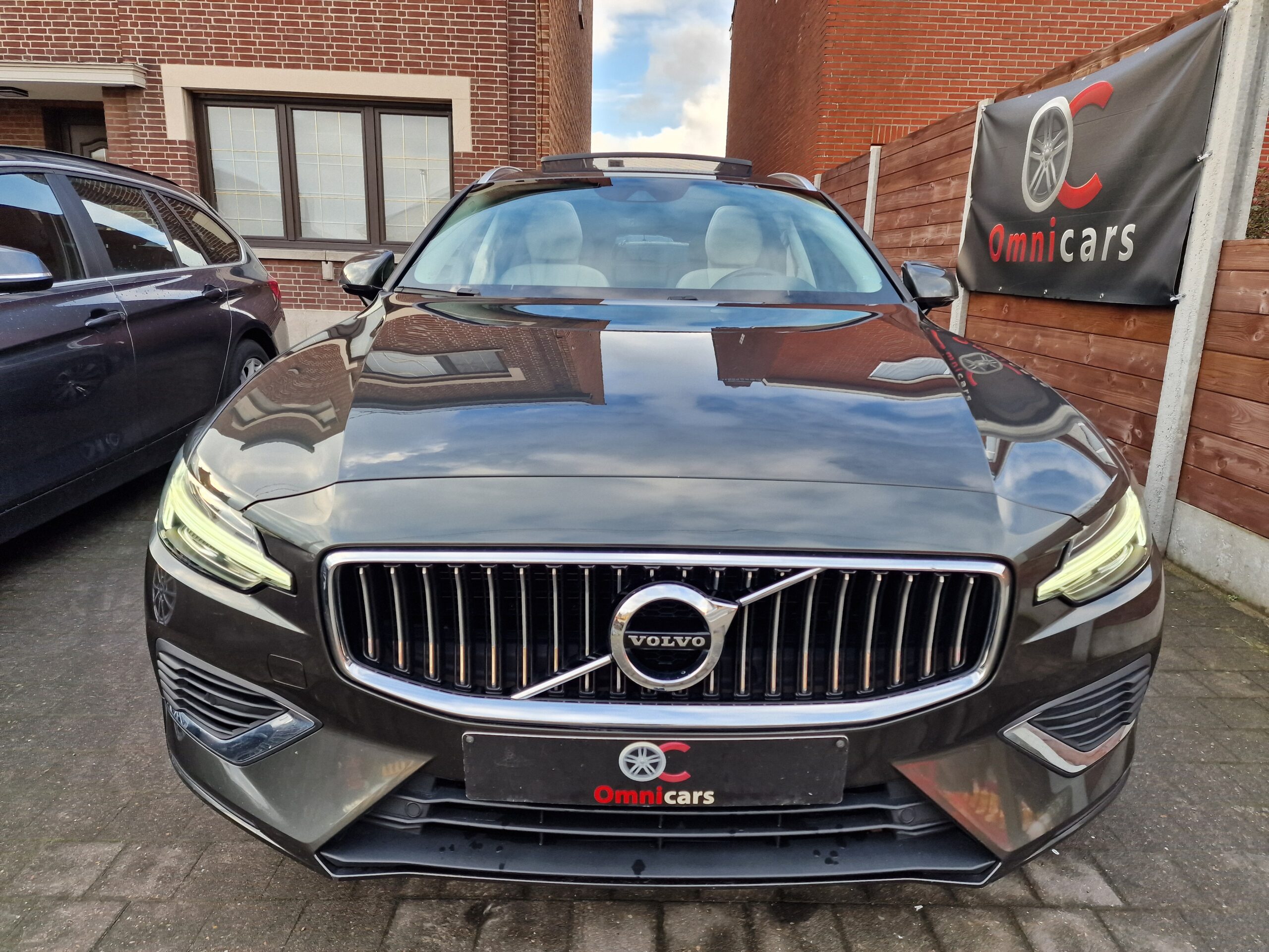 Volvo V60 T8 Plug-In Hybrid / 2019 / 81.000km