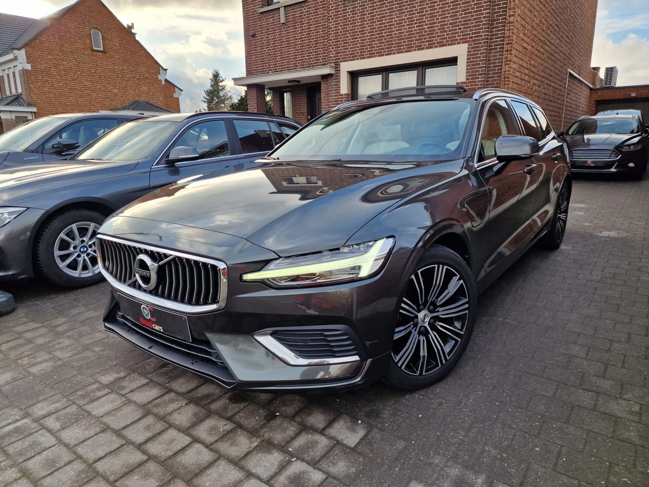Volvo V60 T8 Plug-In Hybrid / 2019 / 81.000km
