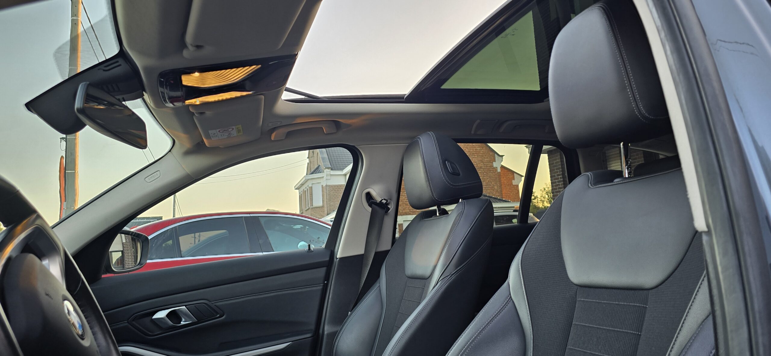 Bmw 318d Touring Automaat Pano dak/ 2020 /99.000km GARANTI